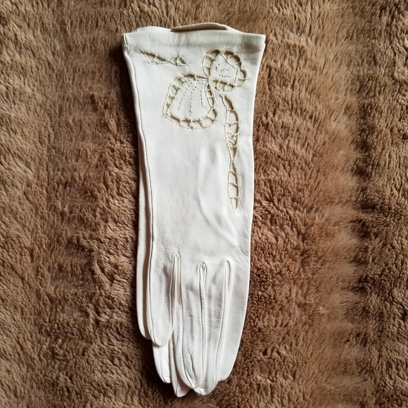 Accessories - Vintage leather gloves with open cutwork